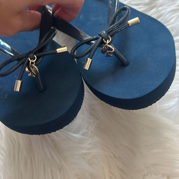 Kate Spade Navy Blue Bow Detail Charm Flip Flops Sandals Size 9-10 - Picture 3 of 5